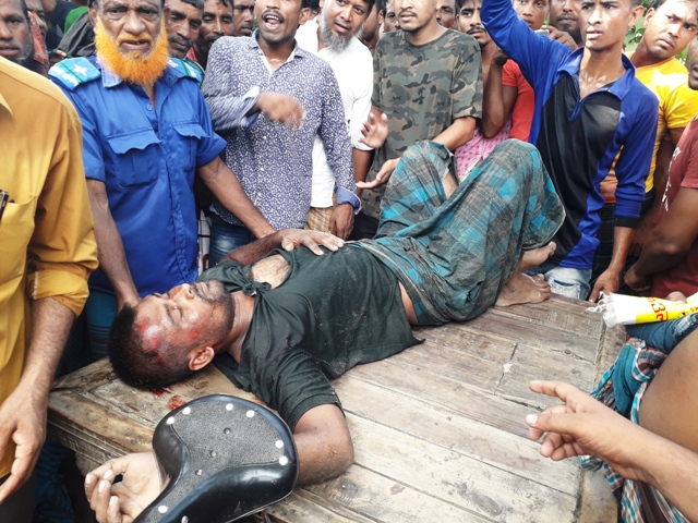 টাঙ্গাইলের কালিহাতীতে ছেলে ধরা সন্দেহে যুবককে গণপিটুনি