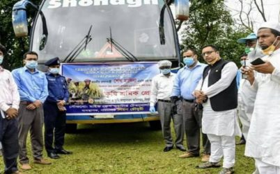 ধান কাটার জন্য দিনাজপুর থেকে হাওড় অঞ্চলে পাঠানো হচ্ছে শ্রমিক