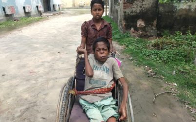 প্রতিবন্ধী বিপ্লবের ভাইয়ের আকুতি : “মেয়র মিরন কাক্কুকে বইলেন,আমগো  জানি আরেকটু সাহায্য করে।”