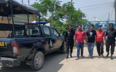 ঢাকার রূপগঞ্জে পিকআপসহ তিন গাঁজাব্যবসায়ী আটক