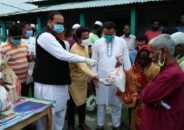 ঘাটাইলের দিগড় ইউনিয়নের কর্মহীনদের ঈদ সামগ্রী বিতরণ