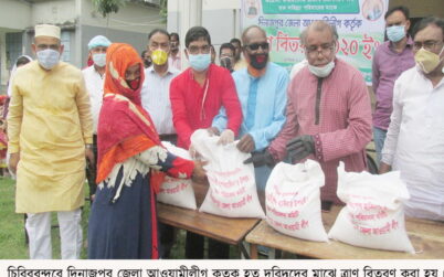 চিরিরবন্দরে দিনাজপুর জেলা আওয়ামীলীগের ত্রাণ বিতরণ