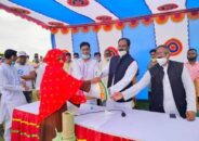 ভূঞাপুরের গোবিন্দাসীতে ইউনিয়ন আওয়ামীলীগের সাধারণ সম্পাদকের নিজস্ব অর্থায়নে উপহার সামগ্রী বিতরণ