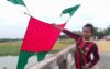 টাঙ্গাইলের ঘাটাইলে ঘুড়ি দিয়ে ছোট শিশুরা  ঈদ উপভোগ করছে  