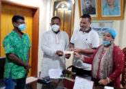 মুলাদীতে ধর্ম বিষয়ক মন্ত্রণালয়ের তহবিলের চেক হস্তান্তর