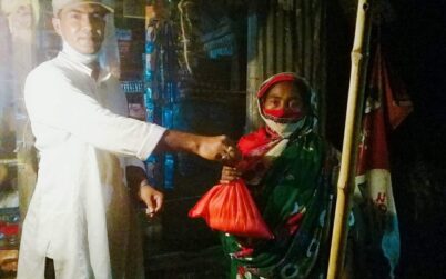 মধুপুরে কৃষক লীগ নেতা মোশারফের ঈদ উপহার বিতরণ