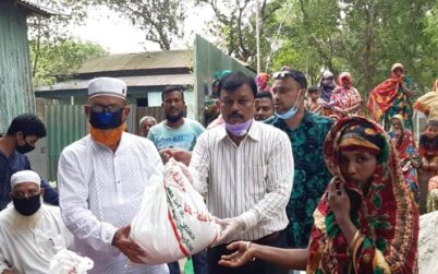 নাগরপুরে সিকদার বাড়ীর উদ্যেগে ঈদুল ফিতরের আনন্দ উপহার প্রদান 