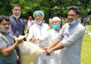 নাগরপুরে কর্মহীন ২৫০ অটোরিক্সা চালকের মাঝে ত্রাণ বিতরণ 