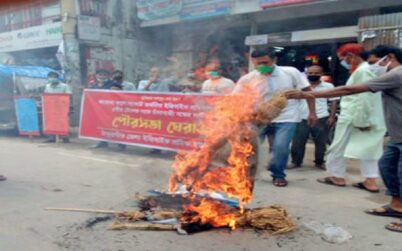 ঠাকুরগাঁওয়ে ইজিবাইক শ্রমিকদের পৌরসভা ঘেরাও, পৌর মেয়রের কুশ পুত্তলিকা দাহ