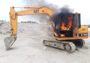 কালিহাতীতে অবৈধ বালু উত্তোলন ॥ আগুনে জ্বালিয়ে দুটি বেকু ধ্বংস