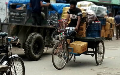 ঠাকুরগাঁওয়ের রুহিয়ায় ছোট-খাট যান বাহন নিয়ন্ত্রণবিহীন, ঝুকি নিয়ে চলছে সাধারণ মানুষ