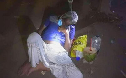 করোনা সন্দেহে বৃদ্ধ বাবাকে রাস্তায় ফেলে গেলেন ছেলে, পুলিশ নিলো হাসপাতালে