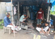 ফুলবাড়ীতে কামারশালায় ‘উত্তাপ’নেই, ব্যবসায় মন্দা