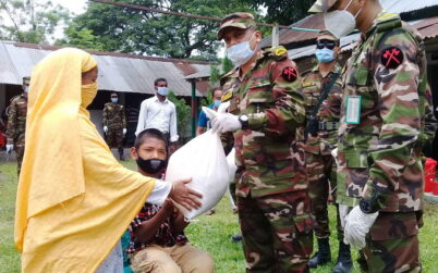 দিনাজপুরের পার্বতীপুরে প্রতিবন্ধি শিক্ষার্থীদের সহায়তায় সেনাবাহিনী