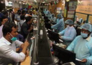 গাইবান্ধা শহরের ব্যাংকগুলোতে উপচে পড়া ভিড়, কর্মকর্তা-কর্মচারীরা চরম স্বাস্থ্য ঝুঁকিতে