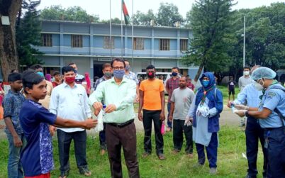 ঠাকুরগাঁওয়ে আদিবাসী শিশুদের মাঝে করোনা প্রতিরোধী সামগ্রী বিতরণ