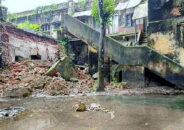 সংস্কারের অভাবে অবশেষে ভারী বর্ষণে ধসে গেলো হরিপুরের জমিদার বাড়ি