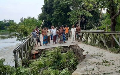 নাগরপুরে বন্যার পানির তোড়ে ভেঙ্গে পড়ছে বেড়িবাঁধ ব্রীজ কালভার্ট