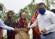 বন্যার্তদের পাশে আছে সরকার : টাঙ্গাইলের ডিসি