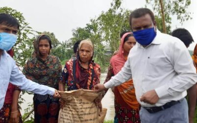বন্যার্তদের পাশে আছে সরকার : টাঙ্গাইলের ডিসি