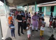 দুস্থ শিশুদের মাঝে খাদ্য বিতরণ করলেন রোটারিয়ান ইসমাইল হোসেন সিরাজী