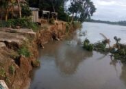 সর্বগ্রাসী ধলেশ্বরীর ভাঙন থেকে রক্ষা চায় আগদিঘুলিয়া গ্রামবাসী
