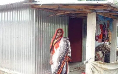 নওগাঁয় ২৮ গৃহহীন পরিবার পেল প্রধানমন্ত্রীর দেওয়া বাড়ি
