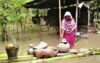 গাইবান্ধায় বন্যা পরিস্থিতির কিছুটা উন্নতি হলেও দুর্ভোগ কমেনি বানভাসি মানুষের