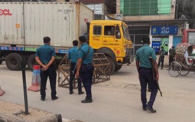 পেশাগত দায়িত্বে বের হওয়া সাংবাদিকদেরও মামলা দিচ্ছে পুলিশ