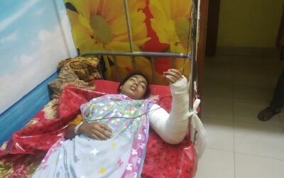 অটো উল্টে গিয়ে কলেজ ছাত্রী সীমু মারাত্মক  আহত