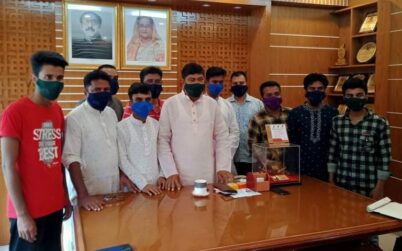 ঘাটাইলে সাংবাদিকদের মাঝে উপজেলা  চেয়ারম্যানের মাস্ক বিতরণ 