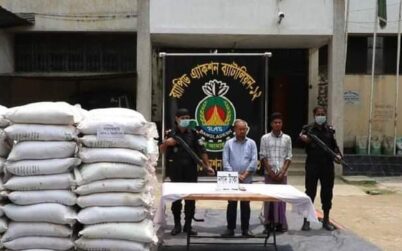 কালিহাতীতে কালোবাজারির ৩৫০ বস্তা সারসহ গ্রেফতার ২