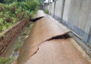 কালিহাতী পৌর এলাকায় বৃষ্টিপাতে রাস্তা বেহাল।। পৌর মেয়রের দৃষ্টি আকর্ষণ