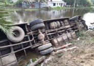 টাঙ্গাইলের নিয়ন্ত্রণ হা‌রিয়ে যাত্রীবাহী বাস খা‌দে : নিহত-১
