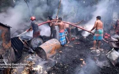 বরিশাল বাকেরগঞ্জে ভয়াবহ অগ্নিকান্ডে বসত ঘর পুড়ে ছাই