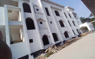 বাকেরগঞ্জে মডেল মসজিদের কাজ শেষ পর্যায়ে