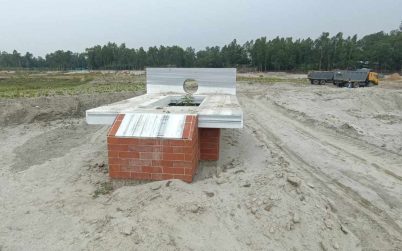 কালিহাতীতে বালুখেকো গুলজার ও ইউছুবের দৌরাত্ম ।। নিশ্চিহ্ন হচ্ছে মূক্তিযোদ্ধার সমাধী