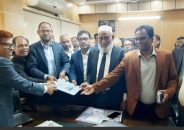 টাঙ্গাইলে  দুই সহোদর পিন্টু -টুকুর মনোনয়ন পত্র ক্রয়