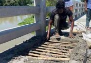 টাঙ্গাইলের বাসাইলে রডের বদলে বাঁশ ব্যবহারকারী ঠিকাদার জাহাঙ্গীর ধরা-ছোঁয়ার বাইরে