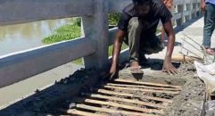 টাঙ্গাইলের বাসাইলে রডের বদলে বাঁশ ব্যবহারকারী ঠিকাদার জাহাঙ্গীর ধরা-ছোঁয়ার বাইরে